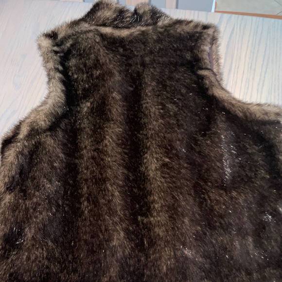 Faux Fur Vest. OUTDOOR EDITION by PARKHURST.  EXCELLENT CONDITION! Very pretty! - Picture 7 of 9